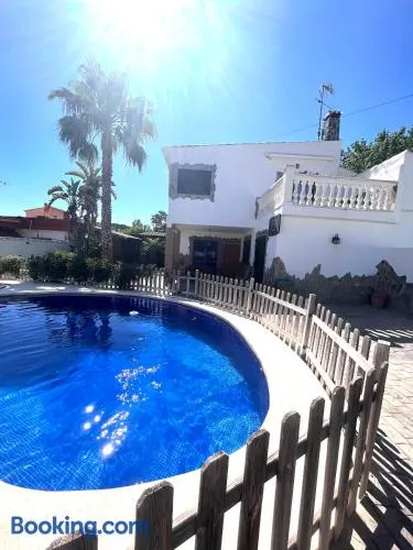 Villa en Valencia, piscina privada y metro 500m - Image 1