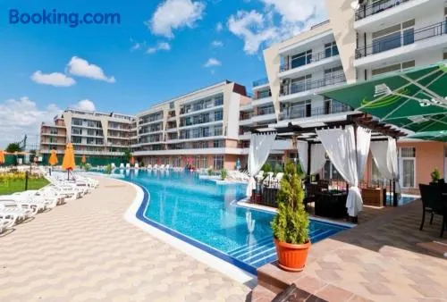 Grand Kamelia Apartments Sunny Beach - Image 1