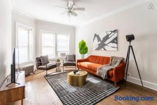 Lively 2BR Apt in Lincoln Square - Eastwood 47-1 - Image 1