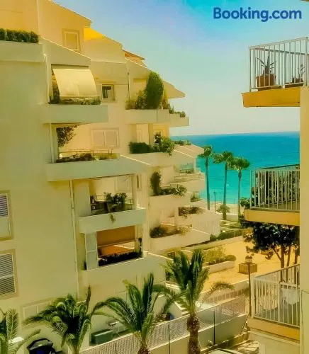 Apartamento primera línea con acceso privado a la playa - Image 1