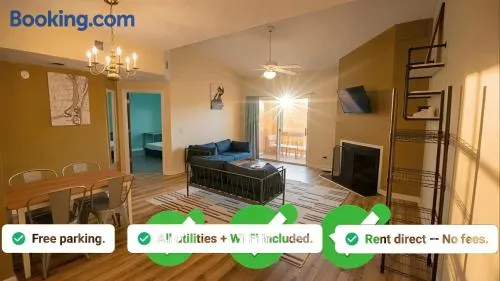Modern 2-Bedroom Apartment with Private Pool and Balcony in Wilmington - Image 1