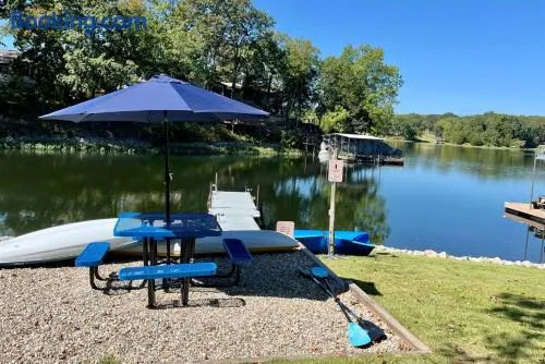 Lakefront Suite Dock, No-Wake Cove & Firepit - Image 1