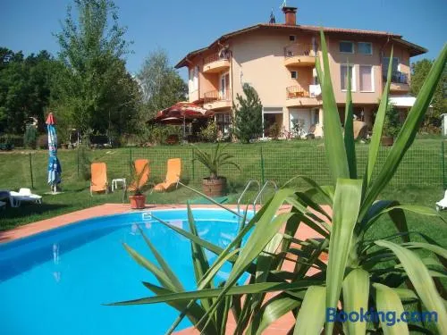 Sveti Georgi Family Hotel - Image 1
