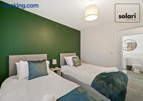 Lavish 2-Bedrooms - Contractors and Relocators Apartment, 30-Percent-Off on Monthly Stays - Free Multiple Parking Spaces - Sleeps 4 - Fast Speed Wi-Fi, Streaming Services included - Close to A1 - Image 1