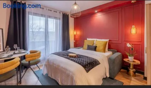 Studio moderne chaleureux et calme - Image 1
