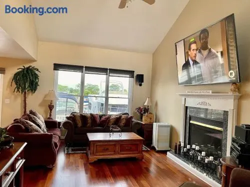 3 Bed, 2 Bath, House on Canal - Boat Well Included - Image 1