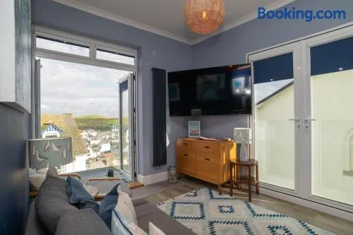 Stylish Apartment with Balcony, Views and Parking - Image 1