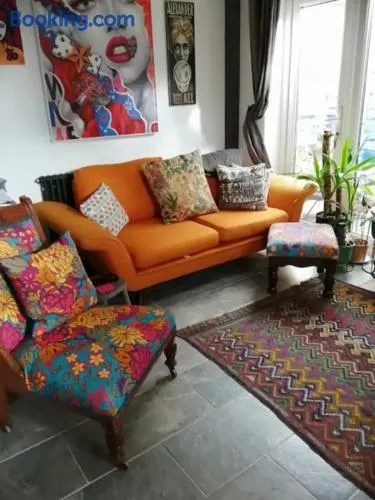 Quirky house in winchester - Image 1