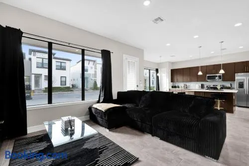 Modern resort style retreat with great amenities - Image 1
