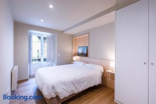 HERITAGE APARTMENTS CERDANYA al carrer Major i parking - Image 1