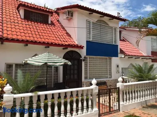 Casa comoda, bien ubicada en conjunto con piscina - Image 1