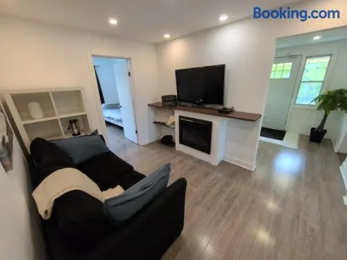 Renovated Upstairs Apartment - Image 1
