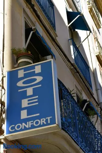 Hôtel Confort - Image 1