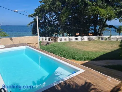 Casa 4 quartos, 2 suítes, piscina e acessibilidade - Frente para a lagoa - Image 1