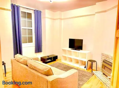 Tower Bridge! Immaculate One Bed - Image 1