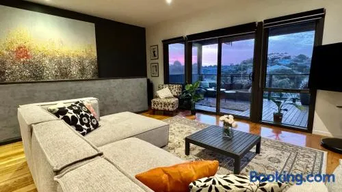 Stunning Designer Beach house - Pets Welcome - Huge backyard - Walk to Beach - Image 1