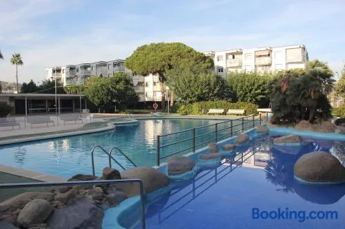 Apartamento con piscina y frente al mar - Image 1