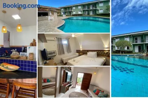 Flat's com 1 quarto, frente praia de Taperapuã, atravessou a rua está na praia, Condomínio Boulevard da Praia conta com piscina, sauna, sala de jogos além de café da manhã como cortesia - Image 1