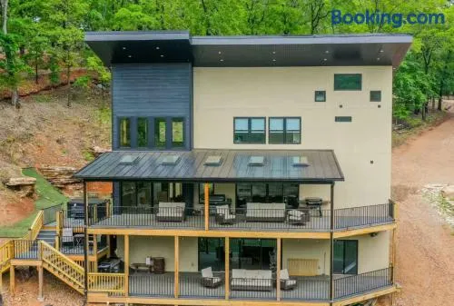 Beaver Lake Retreat with Hot Tub & Game Room - Image 1