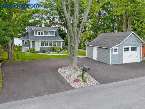Beautiful Waterfront House in Owasco Lake - Image 1