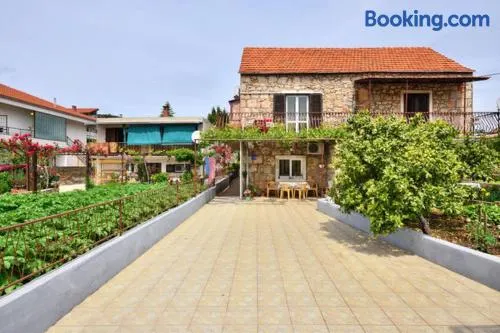 Studio apartment in town center - Image 1