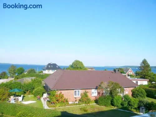 Ferienhaus Seeblick - gemütliche 60qm - 50m zum Naturstrand - mit Terrasse und großem Garten - Image 1