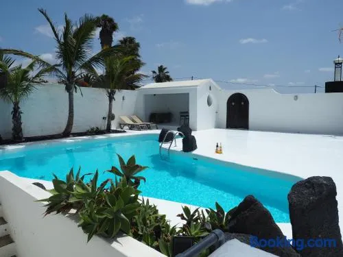 Villa Angela, piscina privada climatizada y vistas al mar cerca de Puerto del Carmen 1200 metros a tu disposición - Image 1