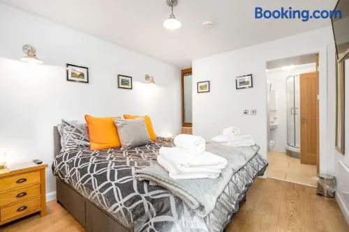 Chunal Apartment Central Glossop - Image 1