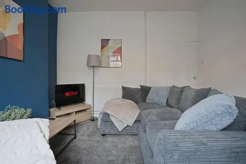 Cosy Home in Grimsby Town Centre - Image 1