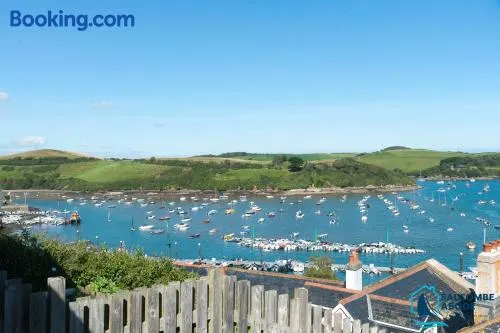 Heart of Salcombe - Estuary Views - Spa Facilities - Image 1