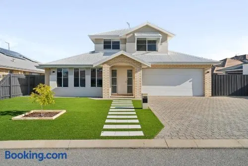 Luxury Waterfront 5-Bed Family Home Near Mandurah - Image 1