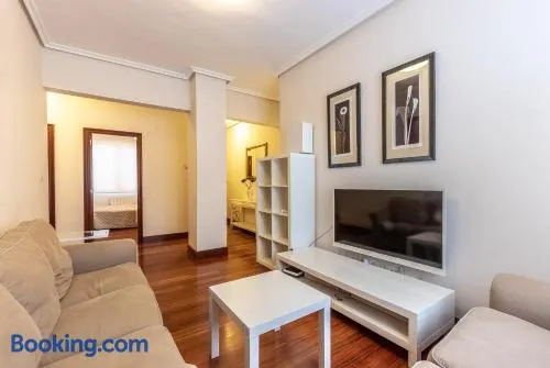 Ria Bilbao Flat - Image 1