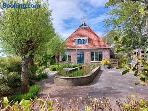 Landelijk gastenverblijf met zwembad en sauna in het hart van Friesland - Image 1