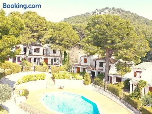 Casa Vacacional Tranquila con Piscina, Jardín y Cerca de la Playa en L'Estartit - ES-323-29 - Image 1