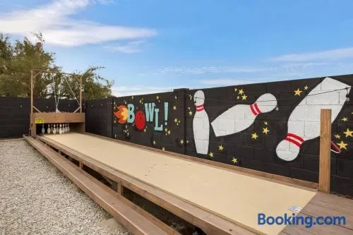 Lux Fun Zone Home - Sleeps 16 - Image 1