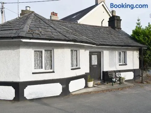 Bryn Amlwg - Image 1