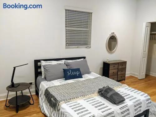 Cosy room near medical district with private balcony - Image 1