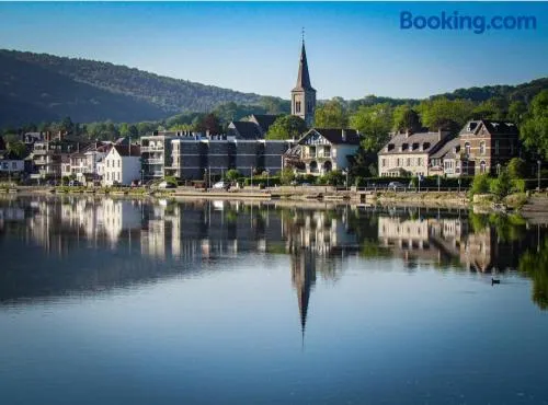 Escale Chambre d'hôtes Au coeur du vieux Profondeville entre Namur et Dinant, près de la Meuse - Image 1
