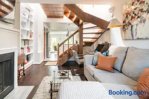 King Bed & Fenced Yard - Floyd's Freedom- Book Now! - Image 1