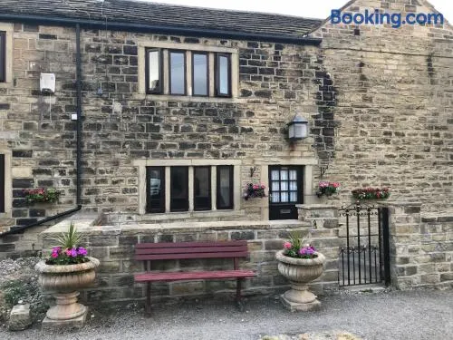 The Cottage, cosy 2 bedroom pet friendly perfect for contractors free secure parking,CCTV - Image 1