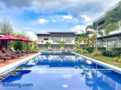 Bella Napoli Resort & Resto - Image 1