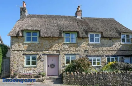 18th Century Thatched Cottage Parking & Garden - Image 1