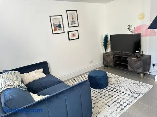 Cosy One Bedroom Apartment - Image 1