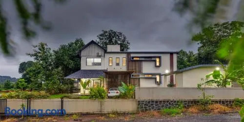 SaffronStays Fernshade - 3BR Khopoli retreat, patio, lawn picnics & riverside walks, quick Mumbai access via Atal Setu - Image 1