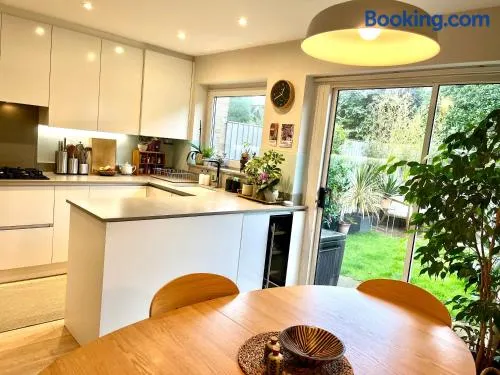 Cosy 3-Bed Marlow House - walk to 5-star eateries, riverside, countryside, near Windsor and London - Image 1