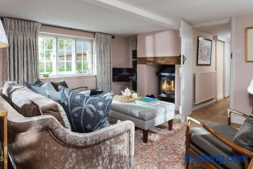 Wisteria Cottage - Image 1
