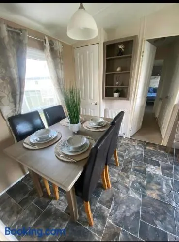 16 orchid meadows - Image 1