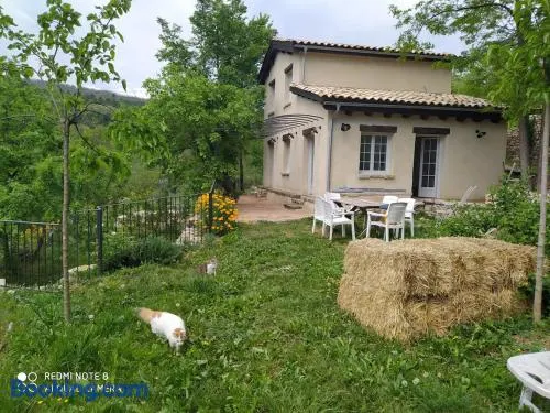 Maison de charme avec Piscine sans vis à vis dans Jardin clos proche Aubenas Vals et Activité Nature - Image 1
