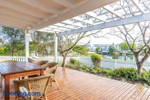 Peaceful Parkland Home on Thesen Islands - Image 1