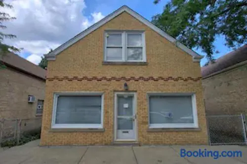 Apartment Sleeps 4 with Free Parking - Image 1